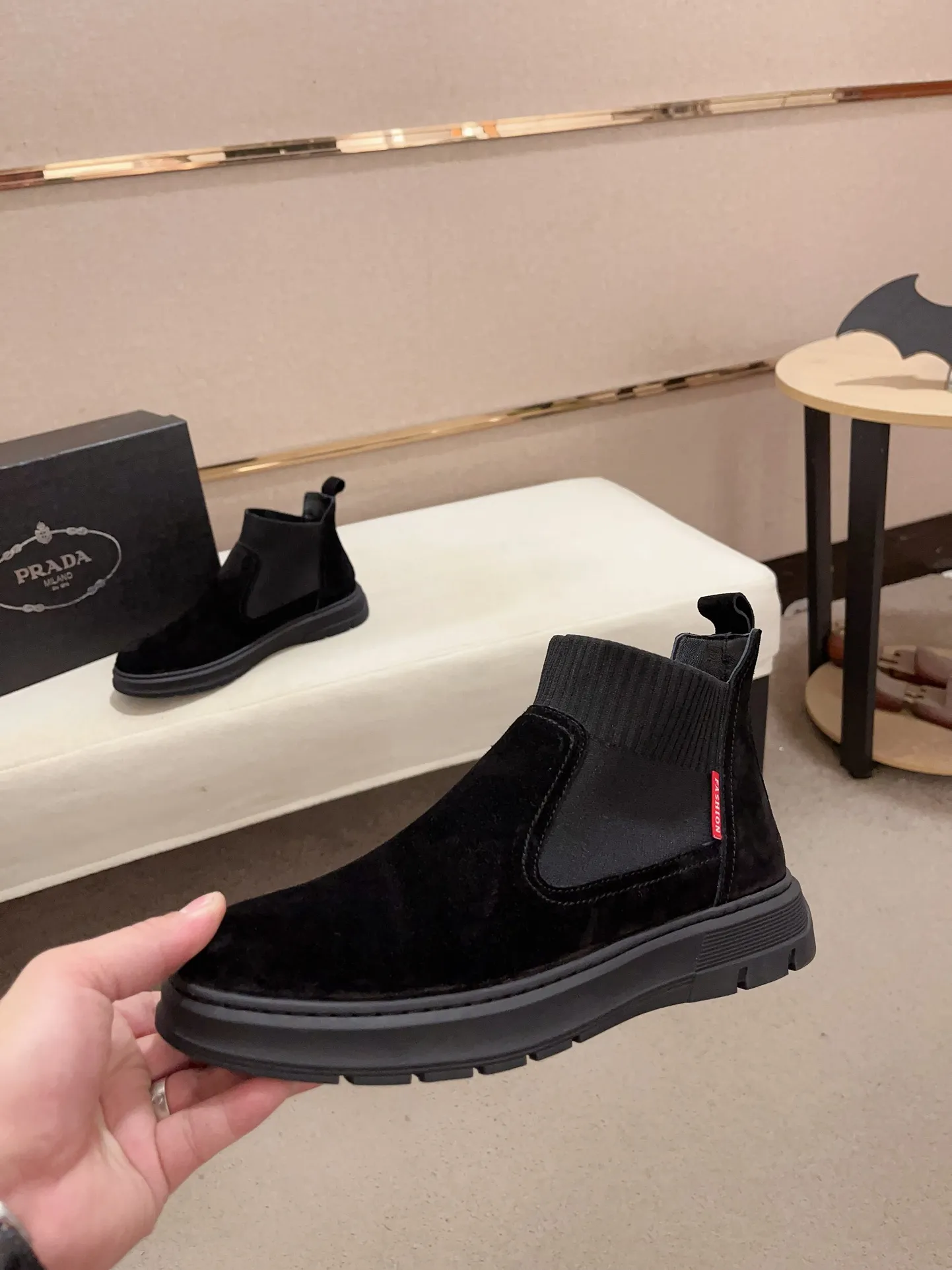 Factory price 480💰 (sheepskin lining * velvet lining optional! Can be made without label) High-quality new PRADA (Prada) counters are launched simultaneously, new men's shoes, 😘fabric is made of high-tech glue-spraying technology. Lining: sheepskin lining* velvet lining. 👍🏿 High-end ☄️ air-cushion molded anti-slip rubber outsole, exquisite lines, simple and elegant, comfortable and high-end for leisure travel. Code number: 38 to 44 (45 can be customized and cannot be returned or exchanged)